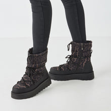 Laden Sie das Bild in den Galerie-Viewer, Wasserfester Boot Tamaris