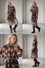 Laden Sie das Bild in den Galerie-Viewer, Plissiertes Chiffon-Midi-Kleid mit Blumenmuster und Stehkragen: S