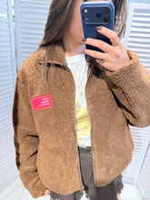 Laden Sie das Bild in den Galerie-Viewer, Jacke aus Plüschstoff mit Reißverschluss: Schokolade / SIE