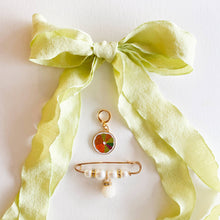 Laden Sie das Bild in den Galerie-Viewer, Schuh-Charms und Schnürsenkel-Sets | Sneaker-Charms und Schnürsenkel-Sets: Schwarze Schnürsenkel/Schleife + Sternanhänger