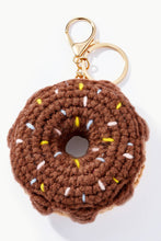 Laden Sie das Bild in den Galerie-Viewer, Grigri Taschenanhänger Donut gehäkelt 8 cm PC044HZ: Braun / 100% POLYESTER