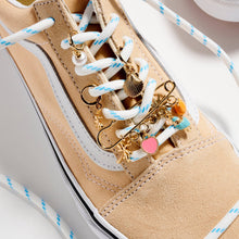 Laden Sie das Bild in den Galerie-Viewer, Tropisches Schnürsenkel- und Schuh-Charms-Set | Strandaccessoire: GDWT / EINS