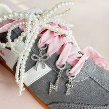 Laden Sie das Bild in den Galerie-Viewer, Schuh-Charms und Schnürsenkel-Sets | Sneaker-Charms und Schnürsenkel-Sets: Ivory Laces/Fish+Shell Charms