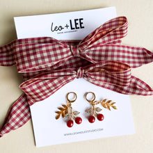 Laden Sie das Bild in den Galerie-Viewer, Schuh-Charms und Schnürsenkel-Sets – Schnürsenkel-Accessoires: Schwarze Satinbänder/Schleifen/Federanhänger