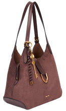 Laden Sie das Bild in den Galerie-Viewer, SCHULTERTASCHE AUS WILDLEDER MIT ANHÄNGER: BURGUNDY