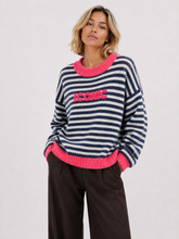 Laden Sie das Bild in den Galerie-Viewer, Gestreifter ICONIC-Pullover – neu interpretierter maritimer Stil AP196: Beige / Standardmäßig / Eine Größe