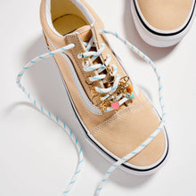 Laden Sie das Bild in den Galerie-Viewer, Tropisches Schnürsenkel- und Schuh-Charms-Set | Strandaccessoire: GDWT / EINS
