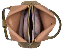 Laden Sie das Bild in den Galerie-Viewer, SCHULTERTASCHE AUS WILDLEDER MIT ANHÄNGER: BURGUNDY