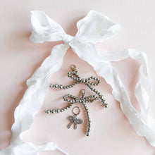 Laden Sie das Bild in den Galerie-Viewer, Schuh-Charms und Schnürsenkel-Sets | Sneaker-Charms und Schnürsenkel-Sets: Schwarze Schnürsenkel/Schleife + Sternanhänger