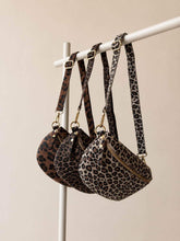Laden Sie das Bild in den Galerie-Viewer, NELLY Hüfttasche LEOPARD | WAUW Fashion: 01