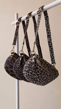 Laden Sie das Bild in den Galerie-Viewer, NELLY Hüfttasche LEOPARD | WAUW Fashion: 01