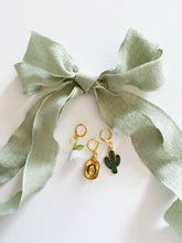 Laden Sie das Bild in den Galerie-Viewer, Schuh-Charms und Schnürsenkel-Sets | Sneaker-Charms und Schnürsenkel-Sets: Schwarze Schnürsenkel/Schleife + Sternanhänger