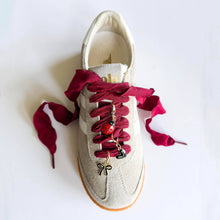 Laden Sie das Bild in den Galerie-Viewer, Schuh-Charms und Schnürsenkel-Sets | Sneaker-Charms und Schnürsenkel-Sets: Ivory Laces/Fish+Shell Charms
