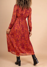 Laden Sie das Bild in den Galerie-Viewer, 16032 Lange Kleider mit Druck: Rouge / 1 S/M 1 M/L