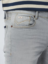 Laden Sie das Bild in den Galerie-Viewer, Jeans No Excess