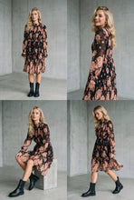 Laden Sie das Bild in den Galerie-Viewer, Plissiertes Chiffon-Midi-Kleid mit Blumenmuster und Stehkragen: M
