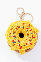 Laden Sie das Bild in den Galerie-Viewer, Grigri Taschenanhänger Donut gehäkelt 8 cm PC044HZ: Braun / 100% POLYESTER