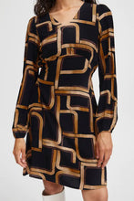 Laden Sie das Bild in den Galerie-Viewer, Kleid B.Young